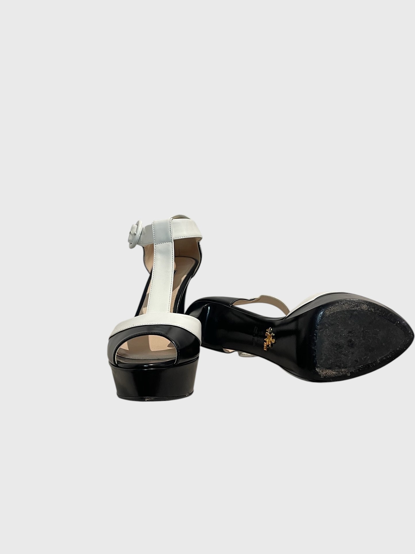 Sandales Prada noires T.37,5