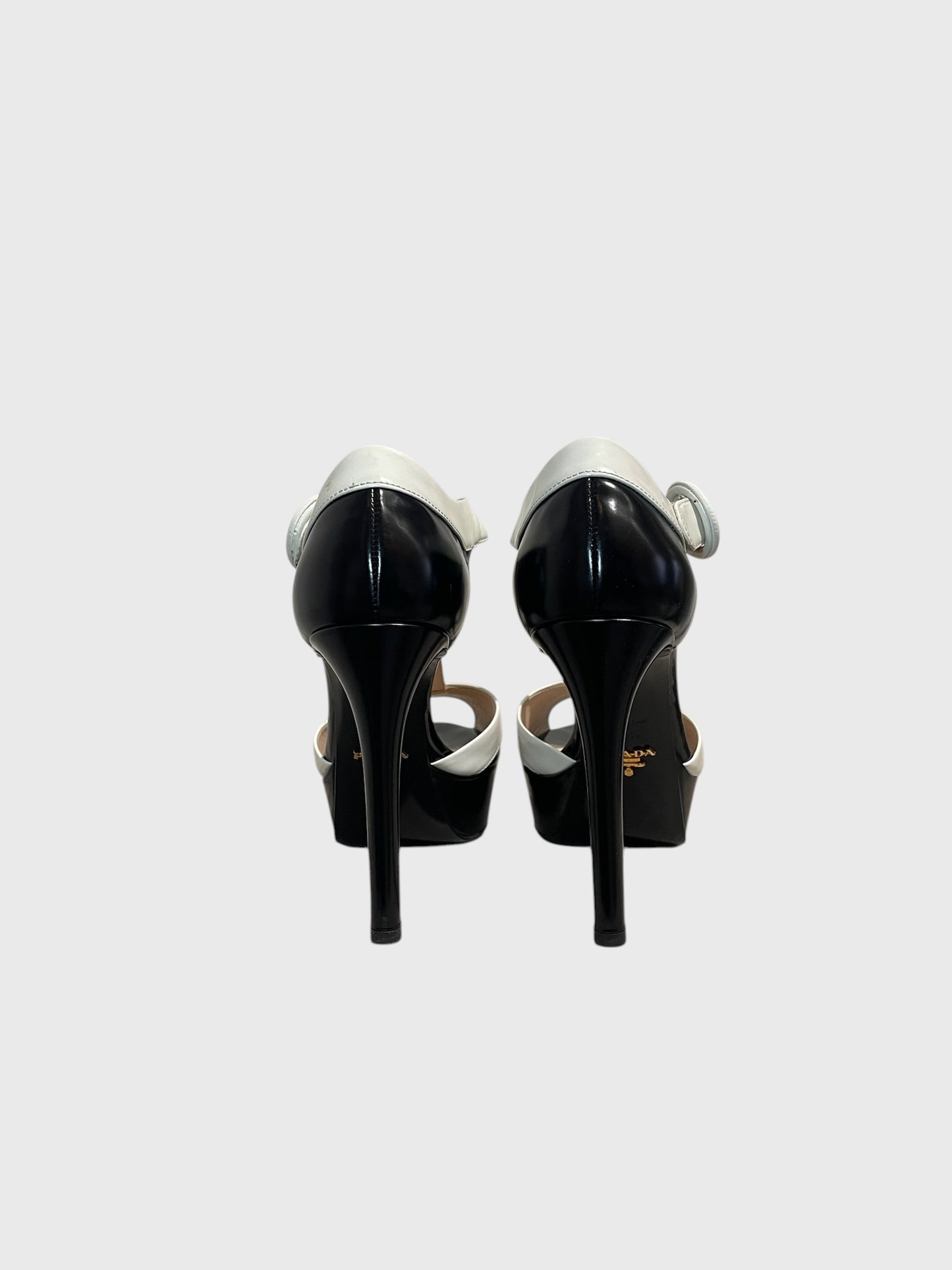 Sandales Prada noires T.37,5