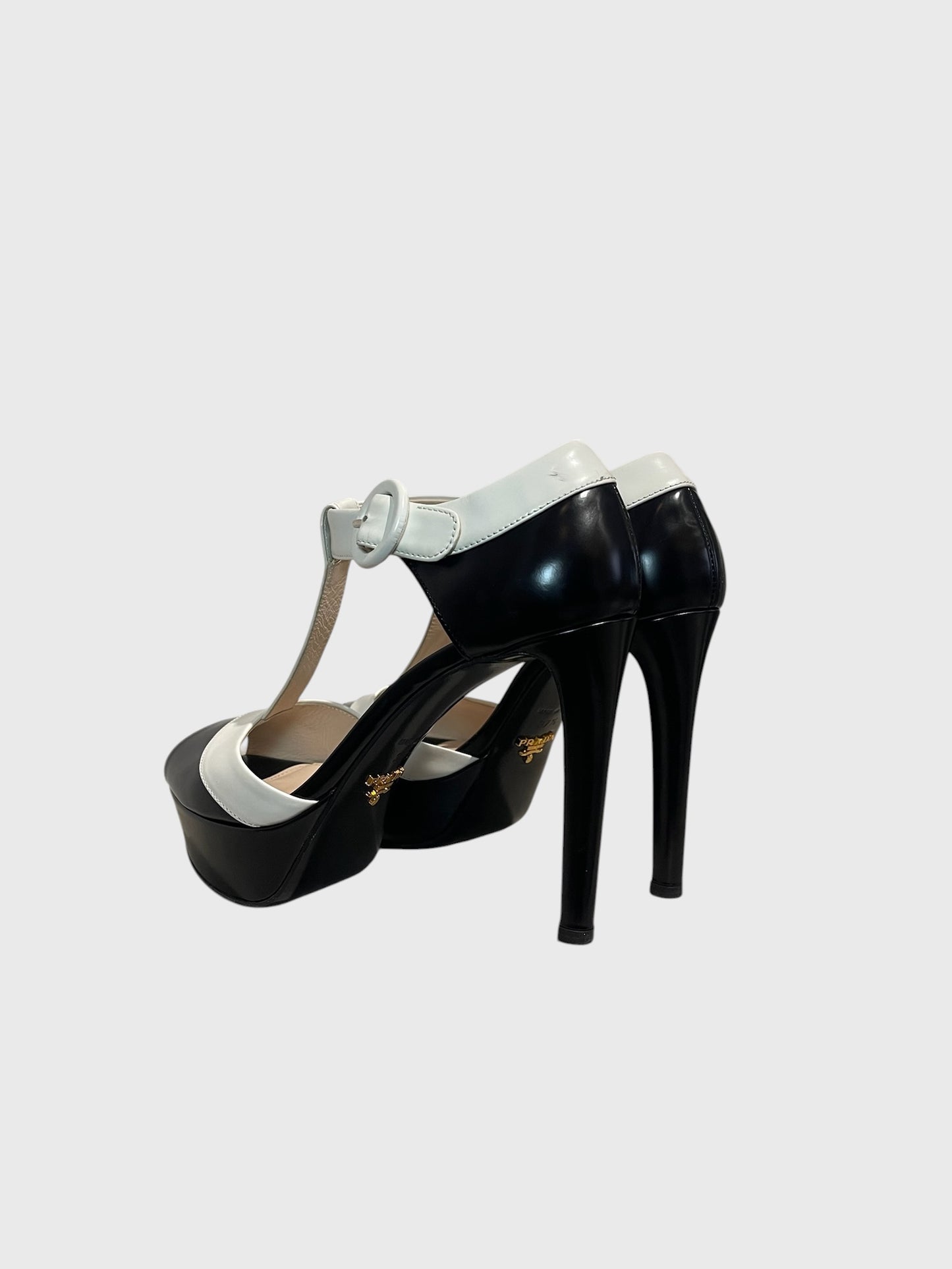 Sandales Prada noires T.37,5