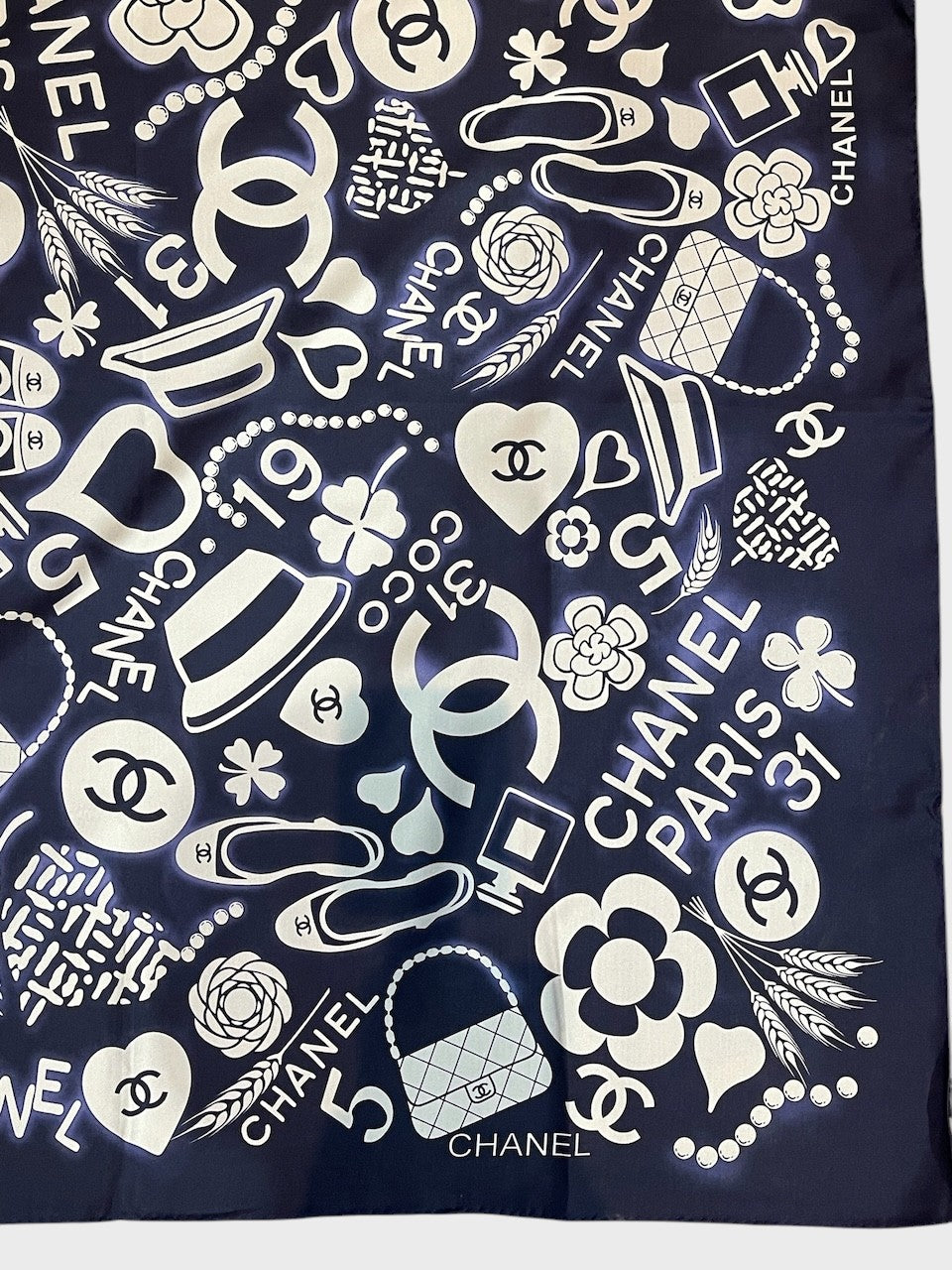 Foulard Chanel bleu marine