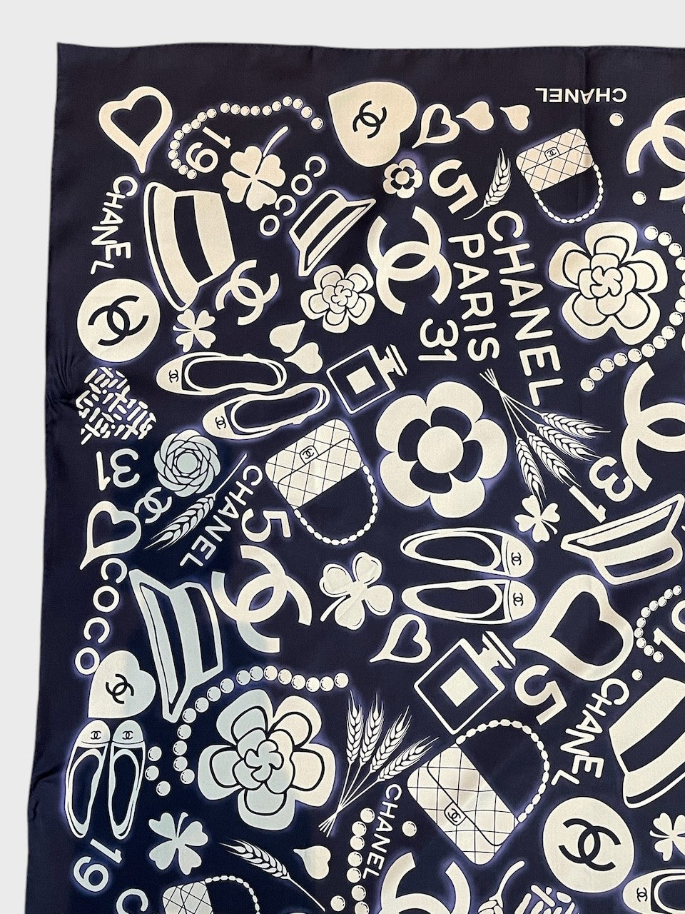 Foulard Chanel bleu marine