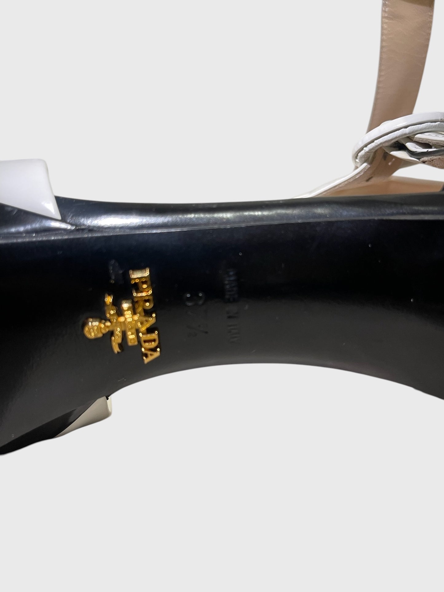 Sandales Prada noires T.37,5