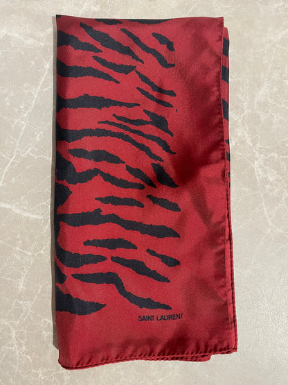 Foulard Saint Laurent rouge