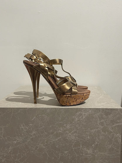 Sandales Miu Miu dorées T.38