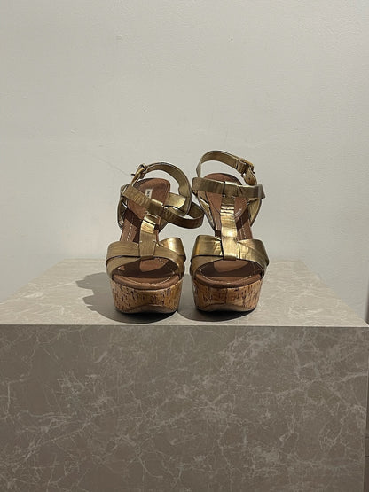 Sandales Miu Miu dorées T.38