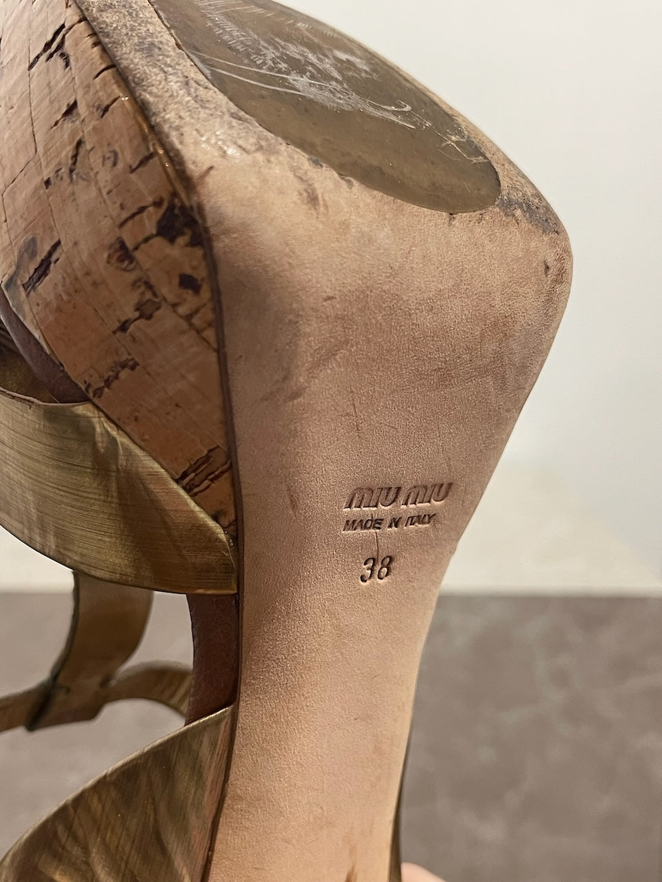 Sandales Miu Miu dorées T.38