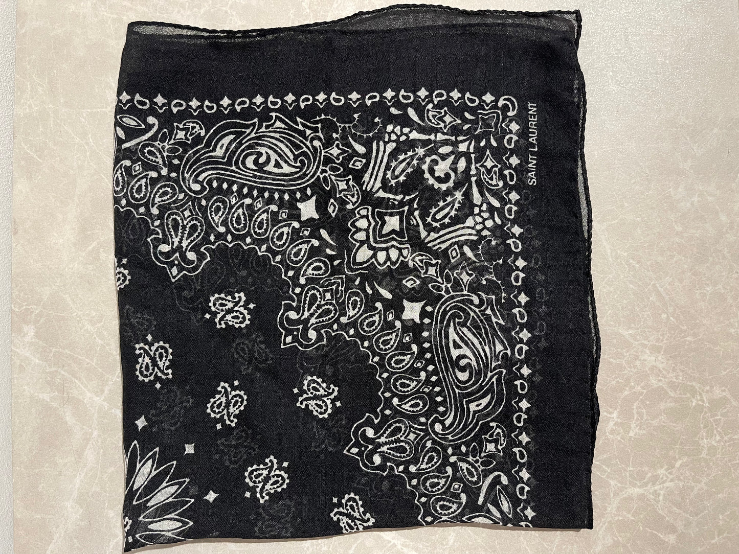 Foulard Saint Laurent noir