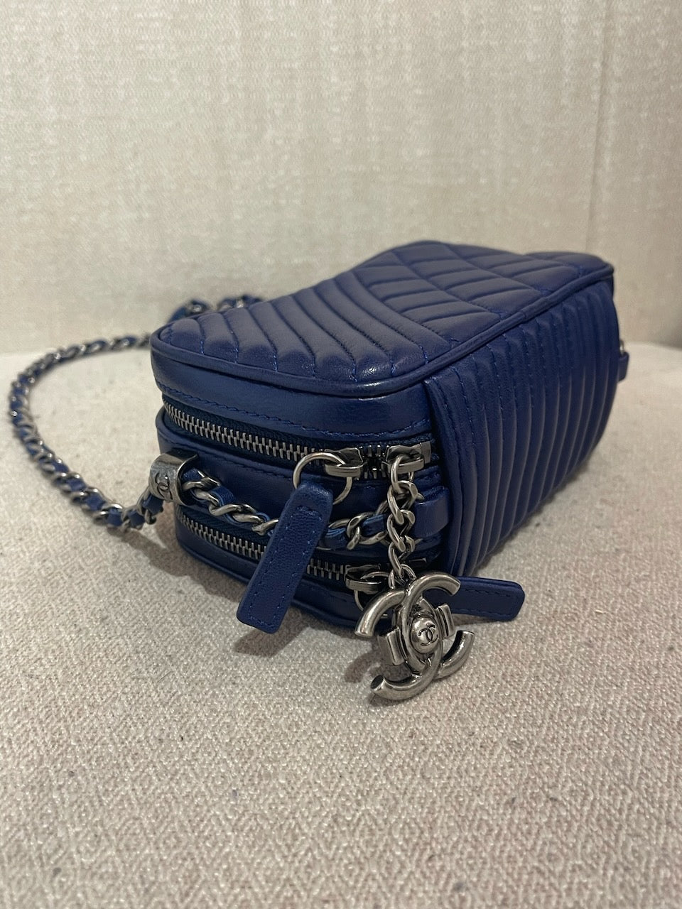 Sac Chanel Coco Boy bleu Closet2Closet.Paris