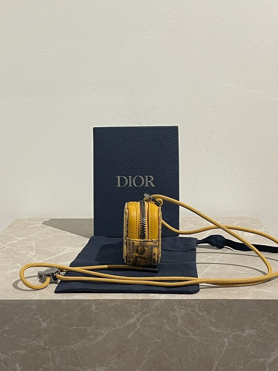 Etui pour écouteurs Dior jaune