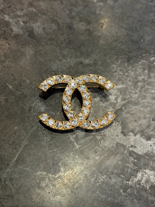 Broche Chanel CC dorée