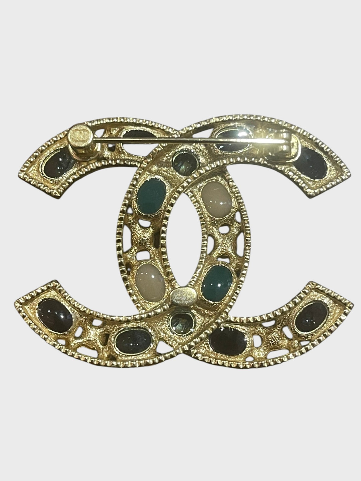 Broche Chanel cabochons