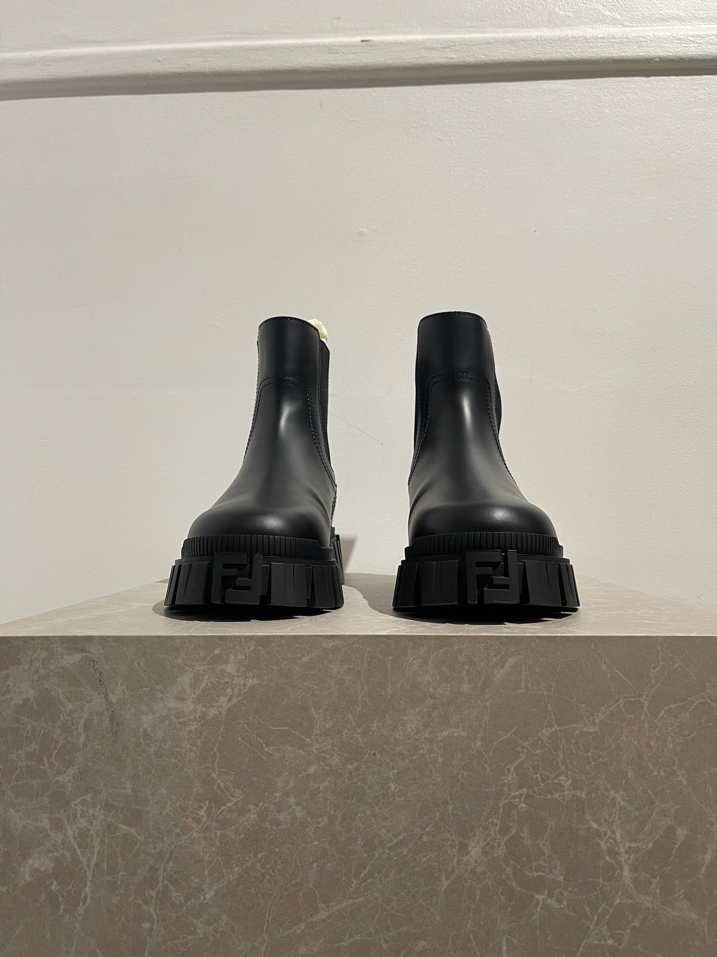 Bottines Fendi noires T.40