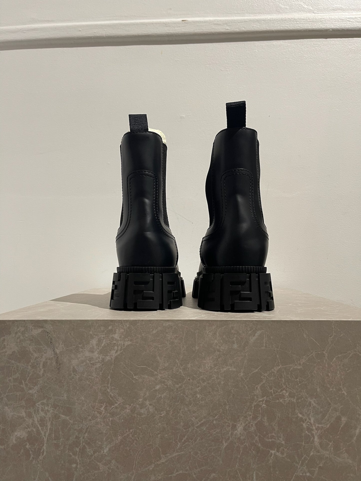 Bottines Fendi noires T.40