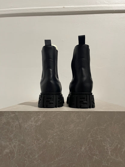 Bottines Fendi noires T.40