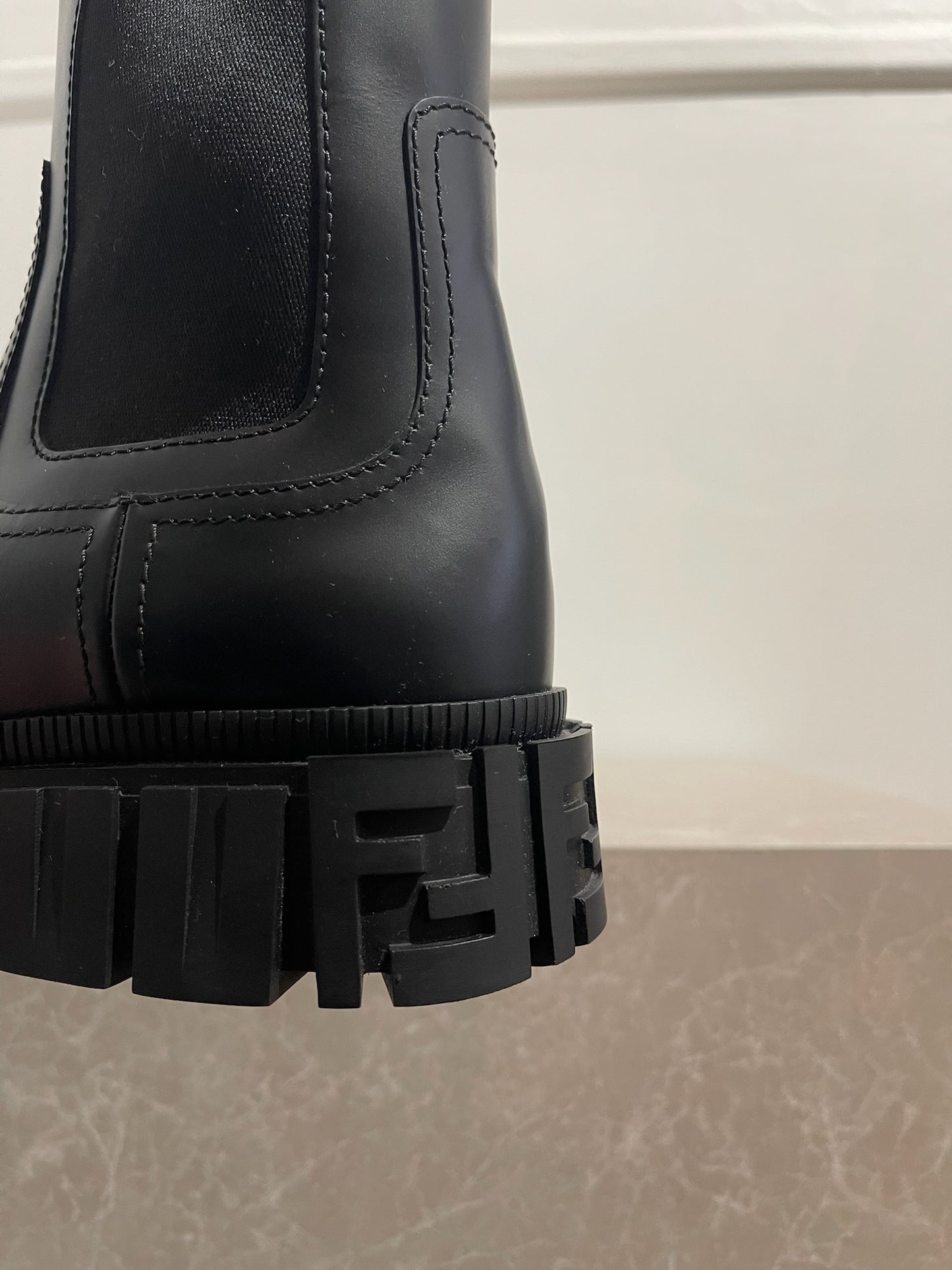 Bottines Fendi noires T.40