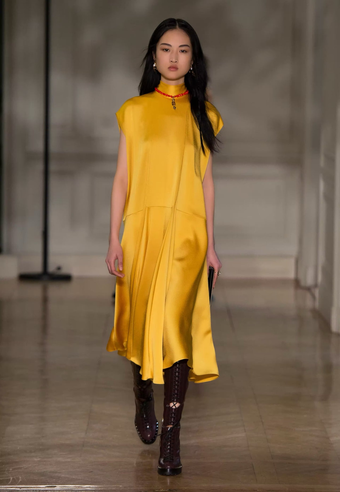 Robe Valentino jaune T.34