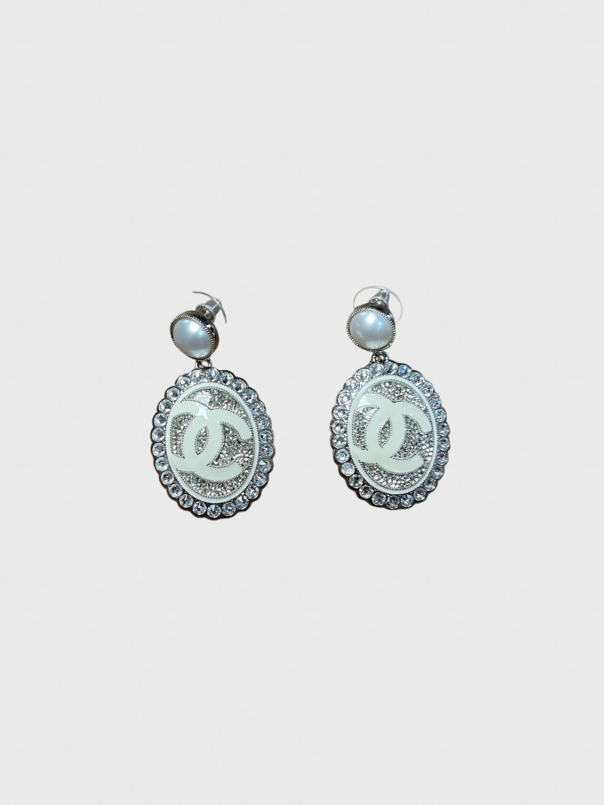 Boucles d'oreilles Chanel medaillon