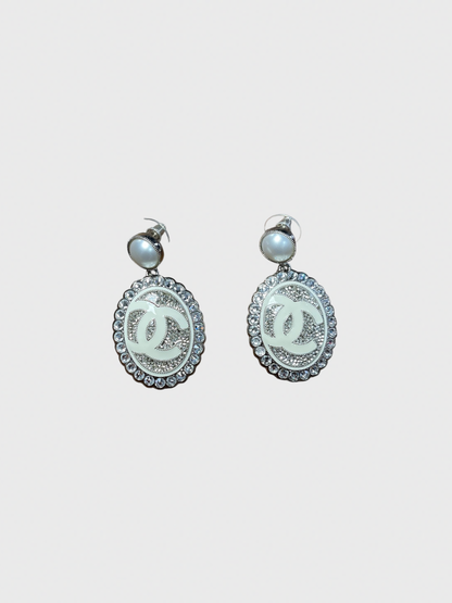 Boucles d'oreilles Chanel medaillon