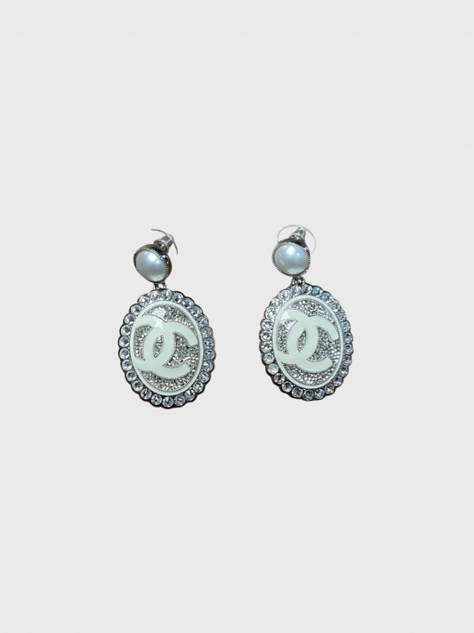 Boucles d'oreilles Chanel medaillon