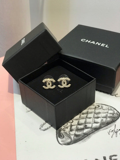 Boucles d'oreilles Chanel perles mini