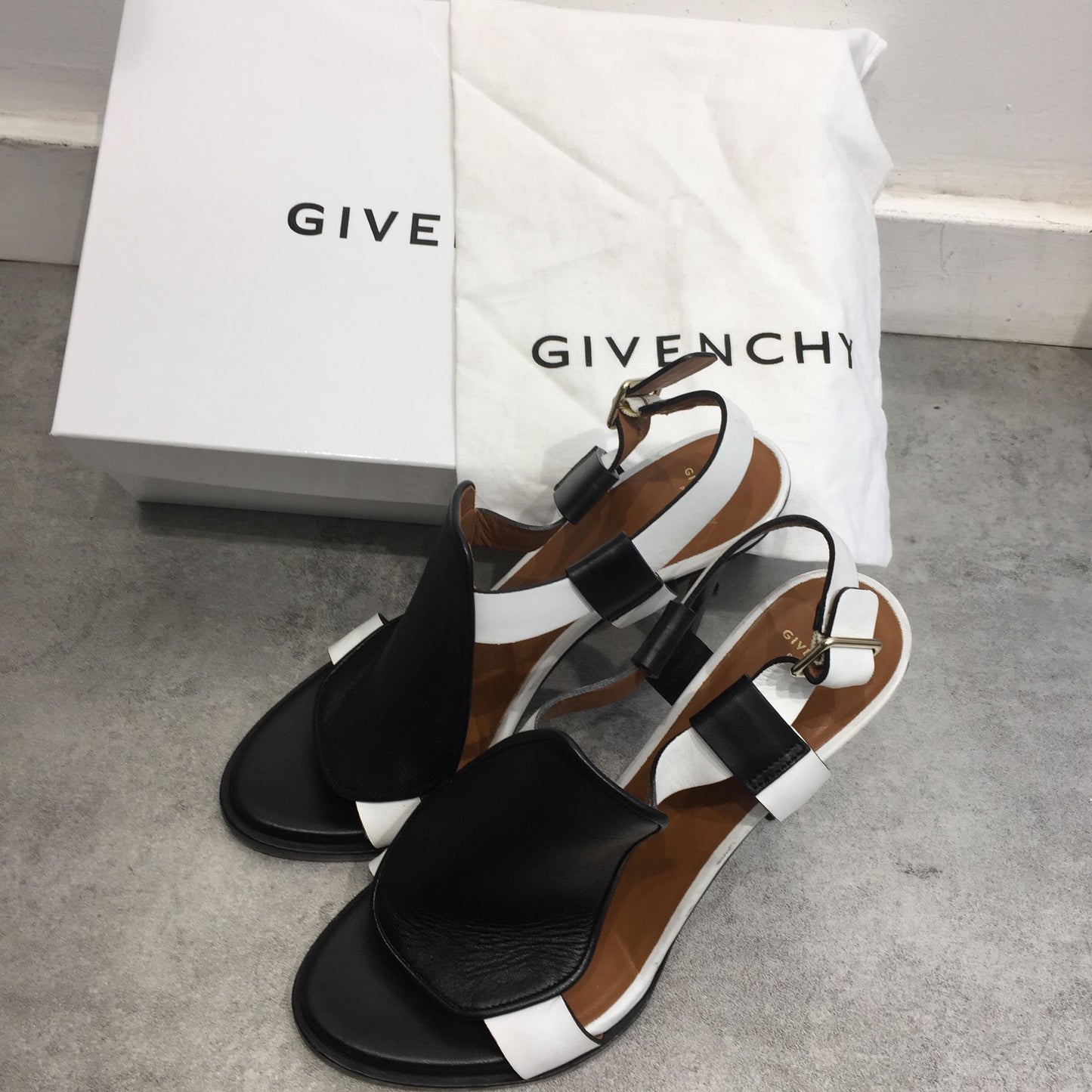Sandales Givenchy T.39
