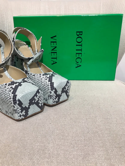 Escarpins Bottega Veneta python T.41