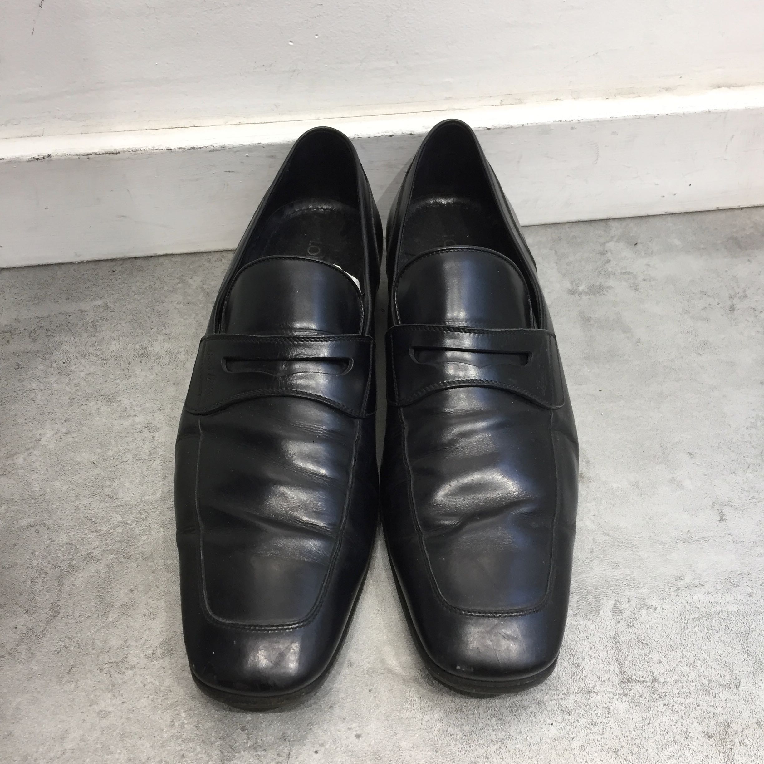 Leather flats Louis Vuitton Black size 45 UK in Leather  29547180