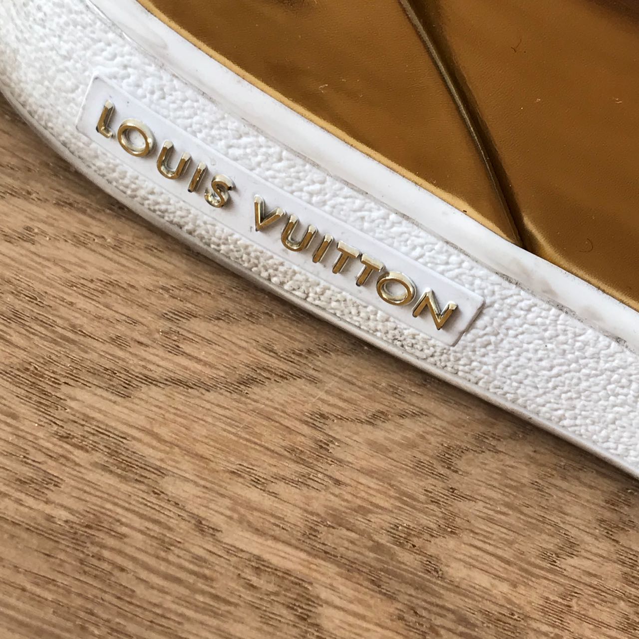 Baskets Louis Vuitton dorées T.38,5
