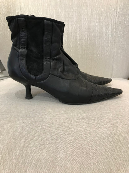 Boots Chanel noires T.37