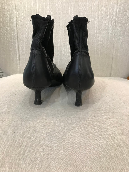 Boots Chanel noires T.37