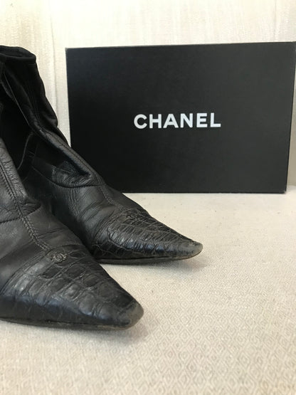 Boots Chanel noires T.37