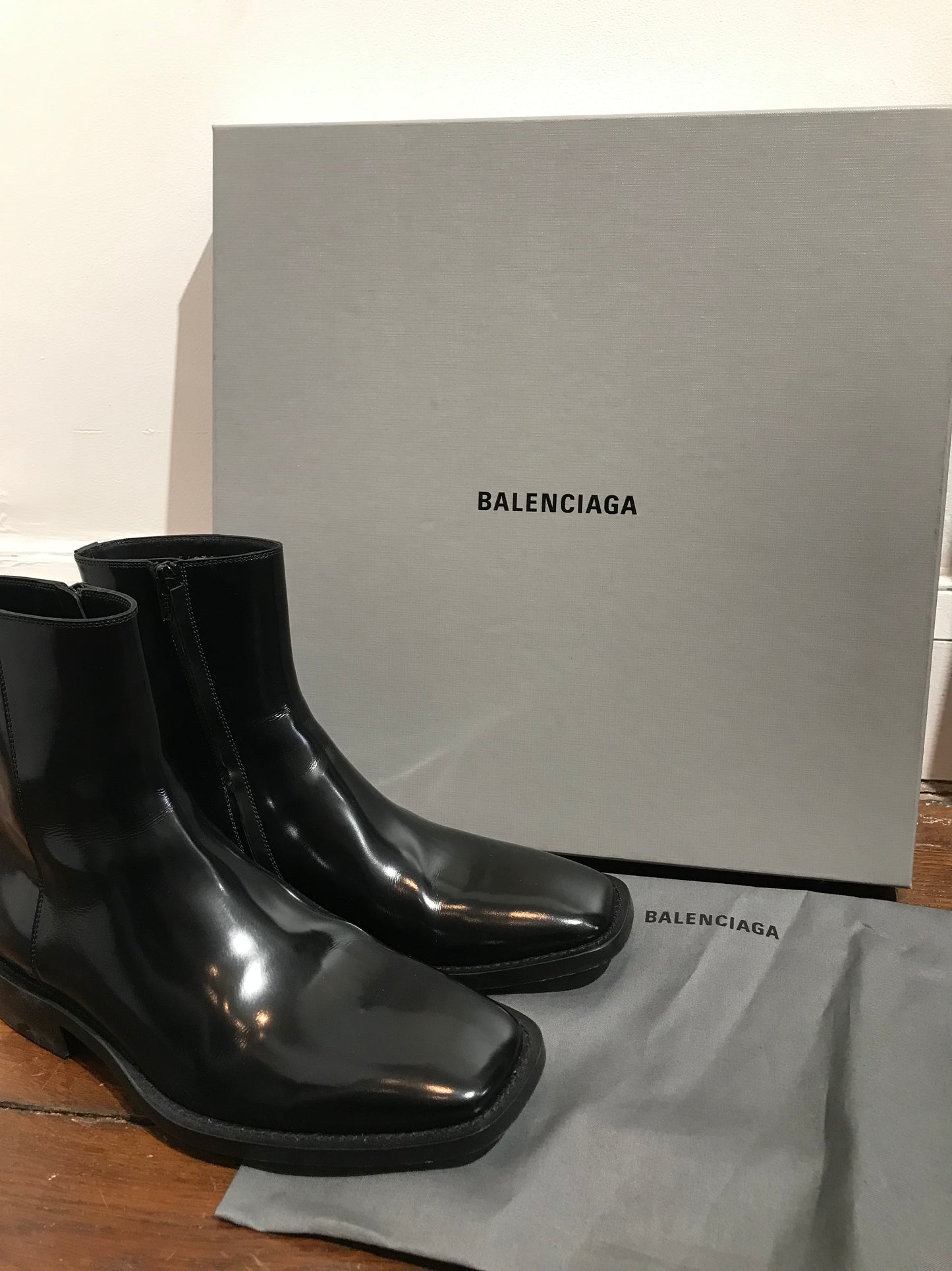Boots Balenciaga noires T.40