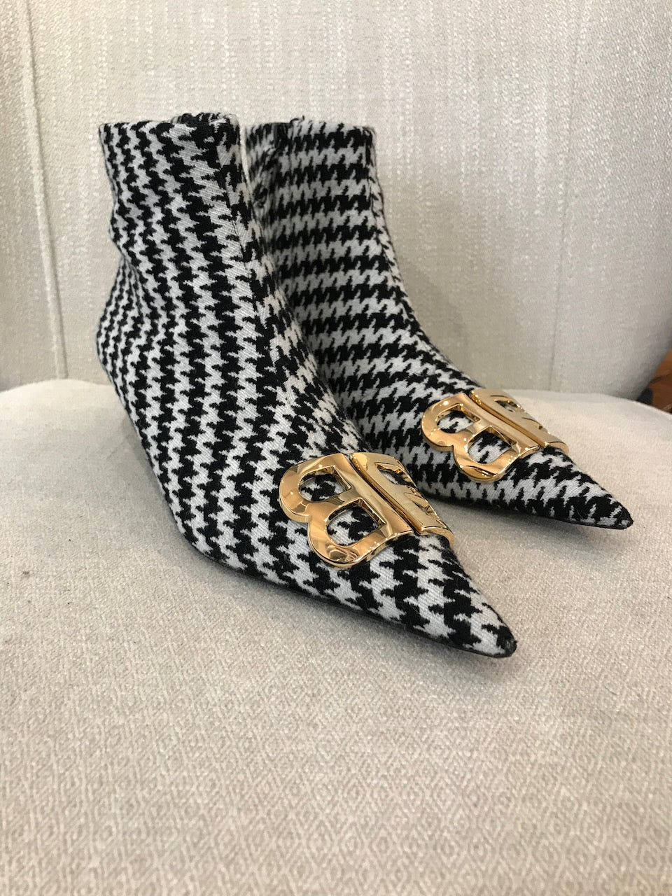 Balenciaga hot sale houndstooth boots