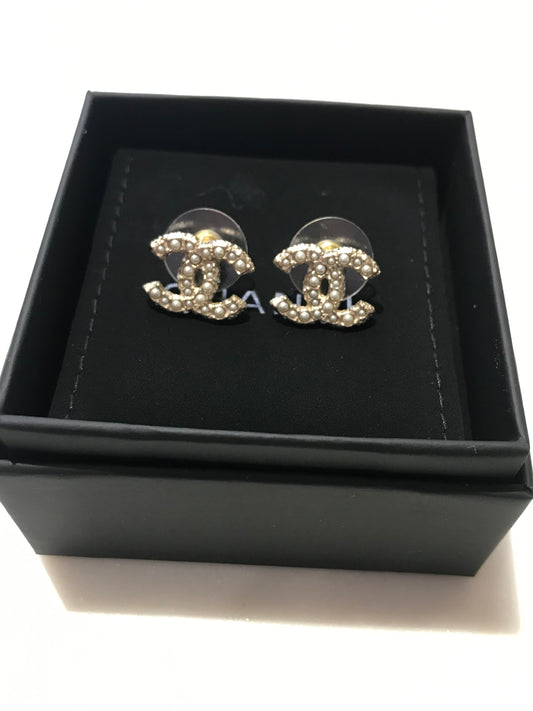 Boucles d'oreilles Chanel perles mini