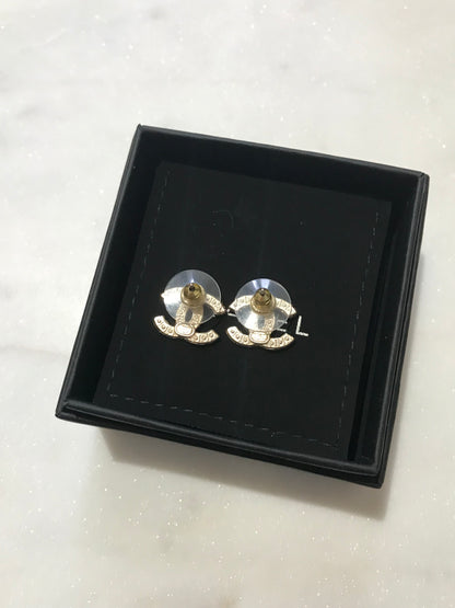 Boucles d'oreilles Chanel perles mini