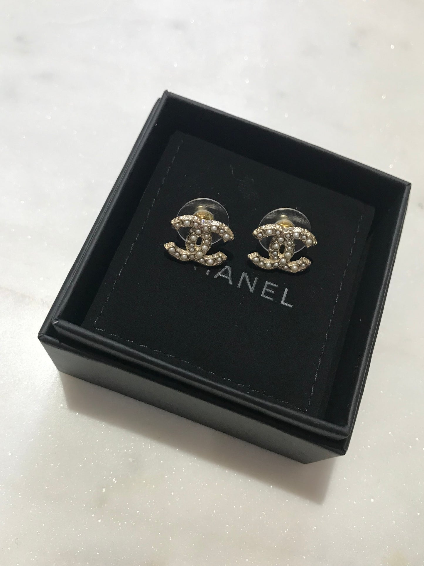 Boucles d'oreilles Chanel perles mini