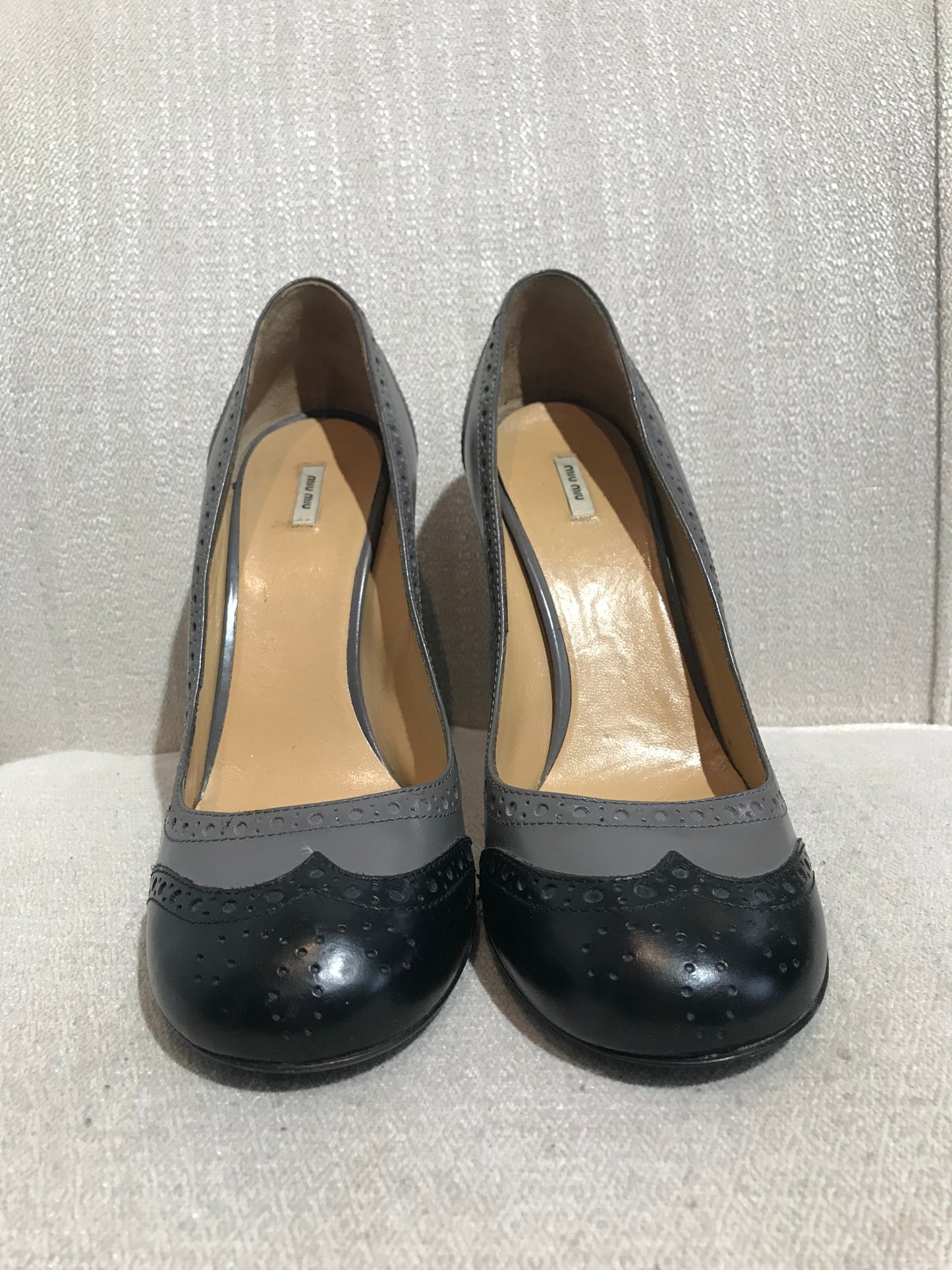 Escarpins Miu Miu gris T.39