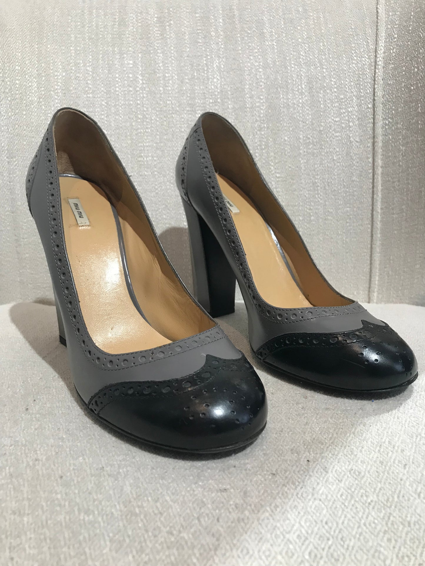 Escarpins Miu Miu gris T.39