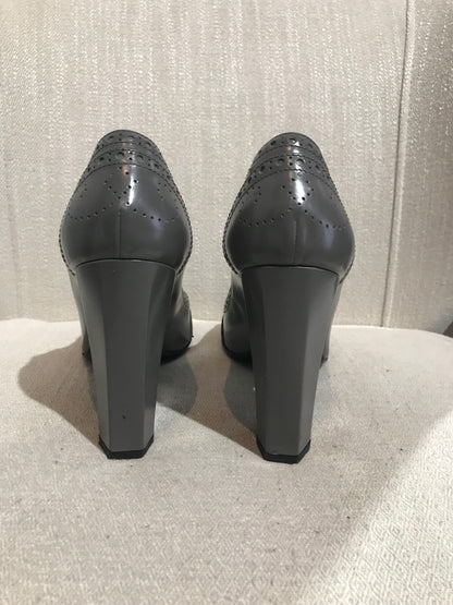 Escarpins Miu Miu gris T.39