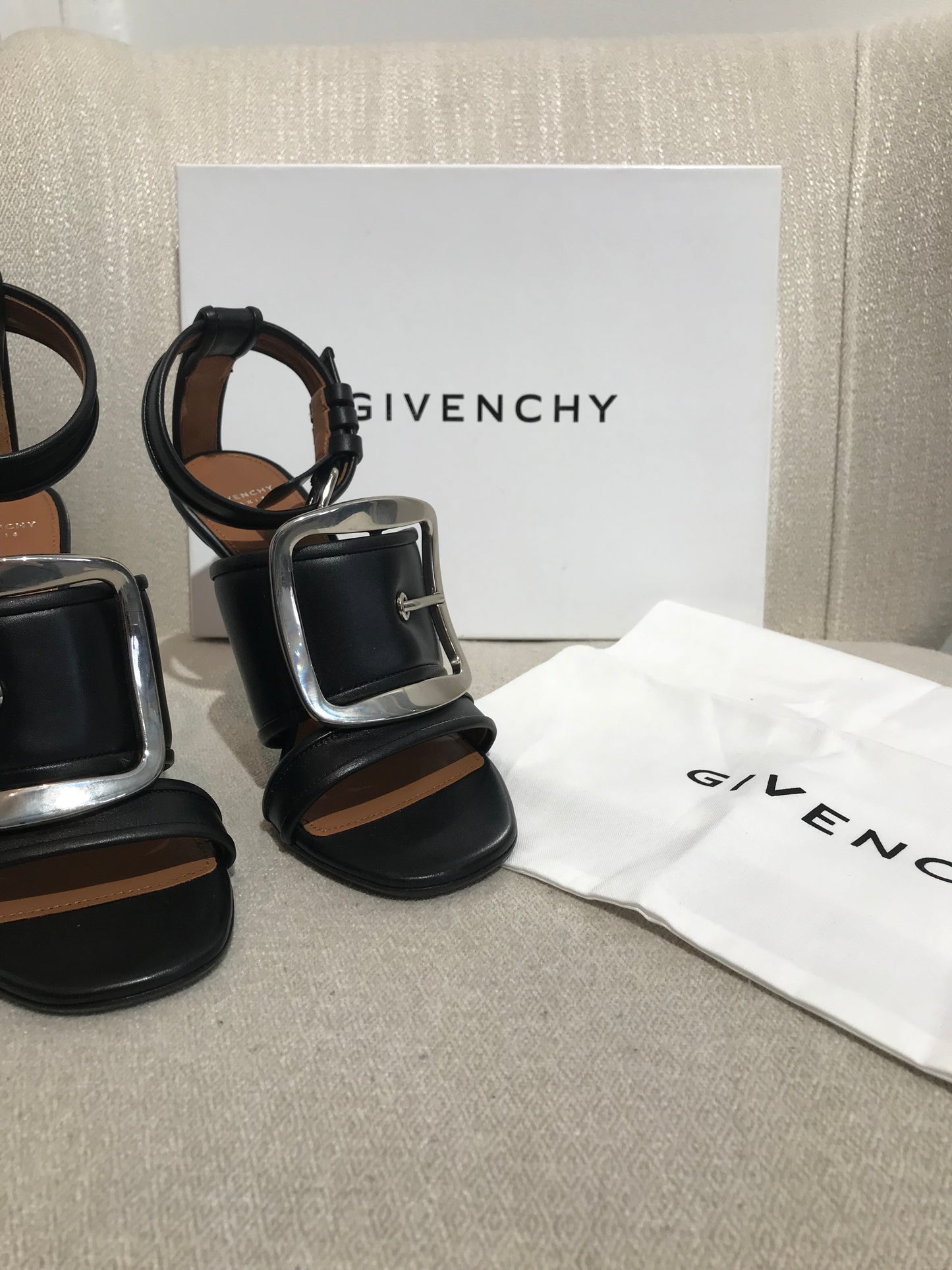 Sandales Givenchy noires T.36