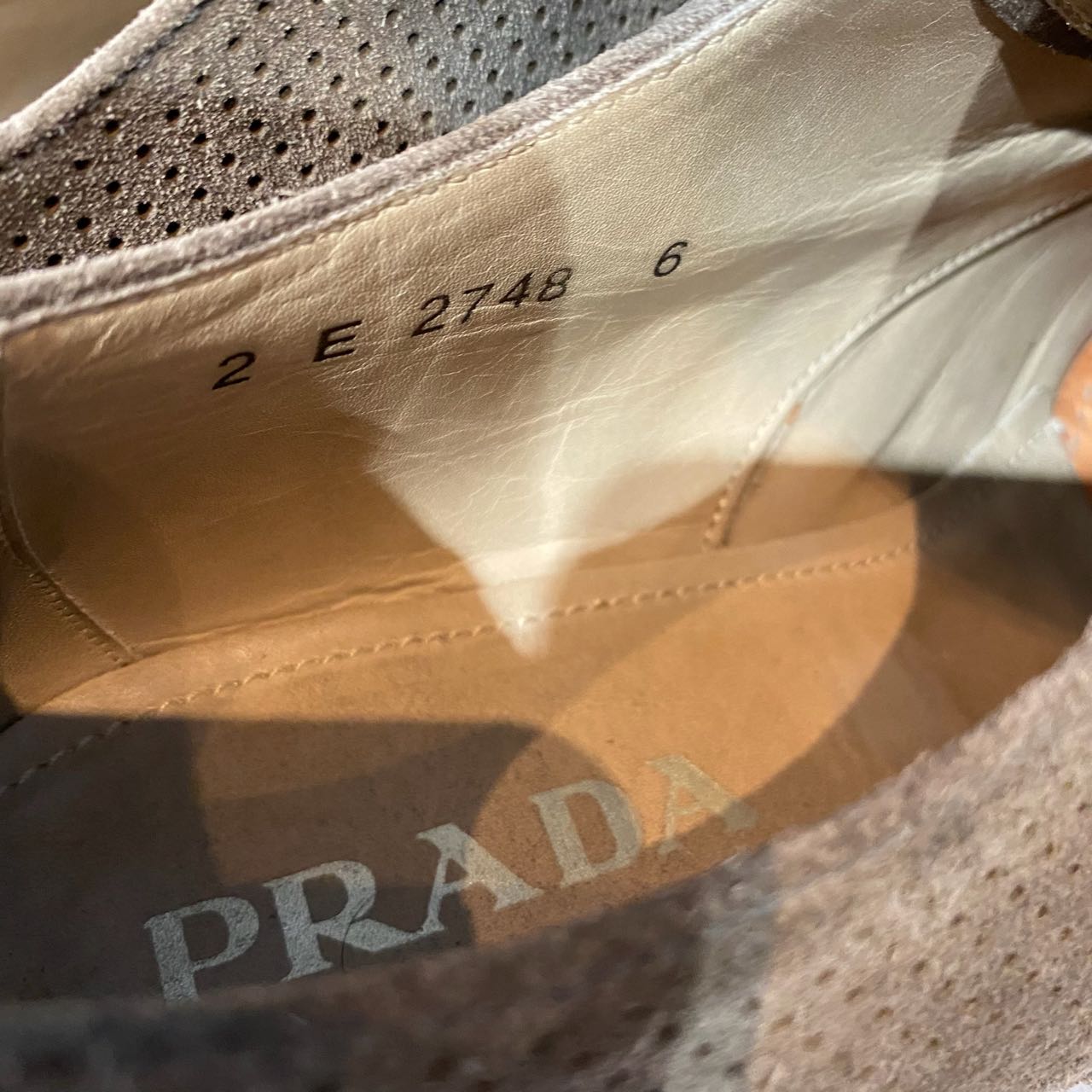 Chaussures Prada beiges T.39,5